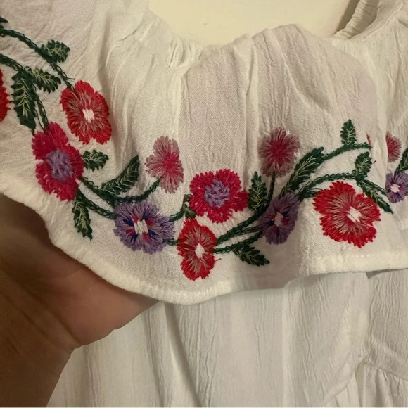 American Eagle White Romper with Floral Embroidery Size 8 - Picture 14 of 14